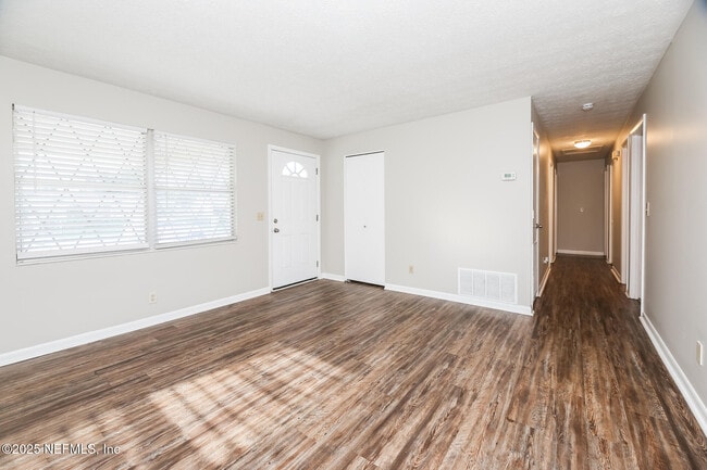 Photo - 10962 Luana Dr N