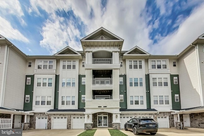 Building Photo - 13901 Belle Chasse Blvd