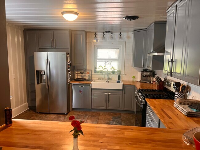 Photo - 216 Beverly Dr NE