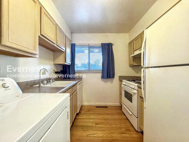 Photo - 8023 Wolff St