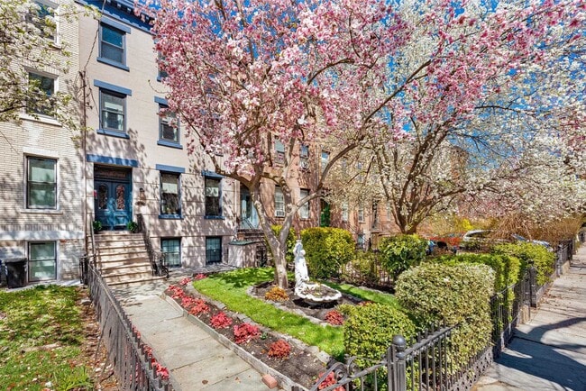 Building Photo - 294 4th St Unit 1