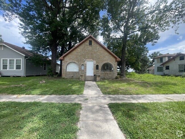 Building Photo - 3305 Michigan St Rental