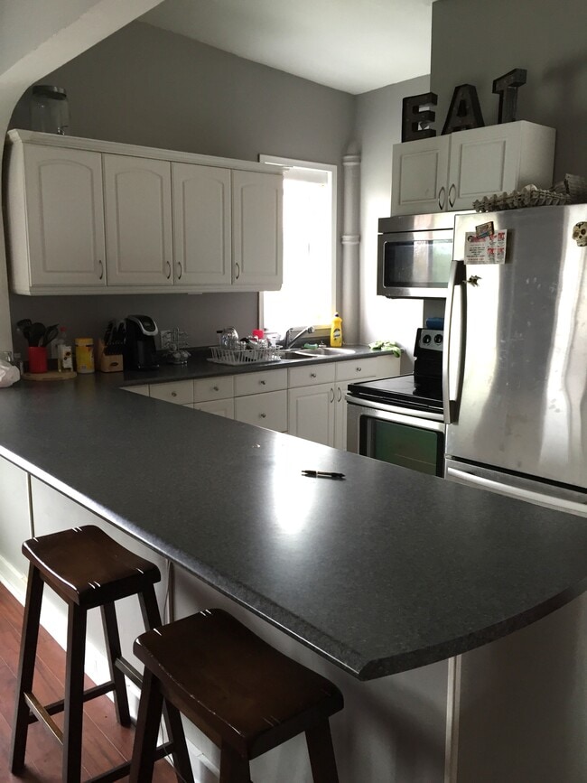 Photo - 216 Front St N