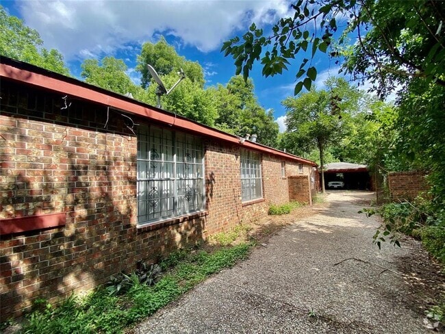 Building Photo - 6220 Beall St Rental