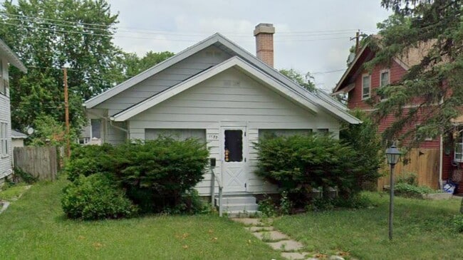 Building Photo - 1133 Altgeld St