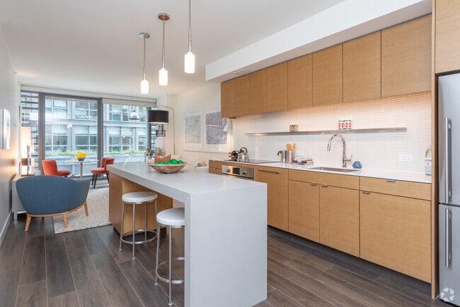 1BR, 1BA - 682 SF