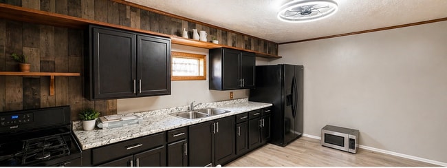 Photo - Charming 2 Bed 1 Bath in Butler!