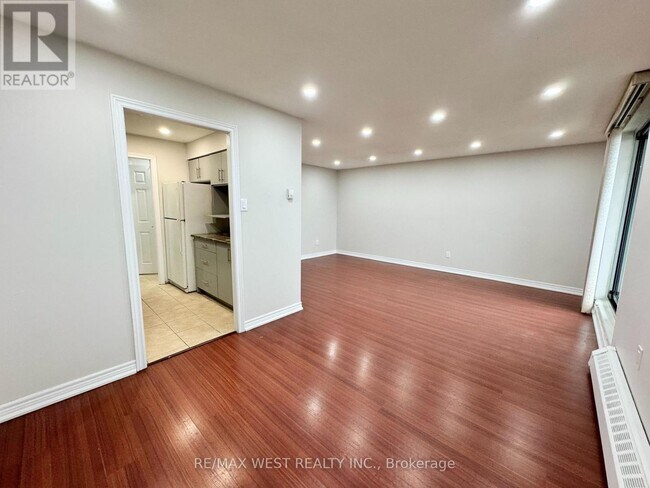 Photo - 3533 Derry Rd E Unit 709