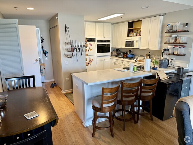 Building Photo - 1511 S Prairie Ave Unit 1 Rental