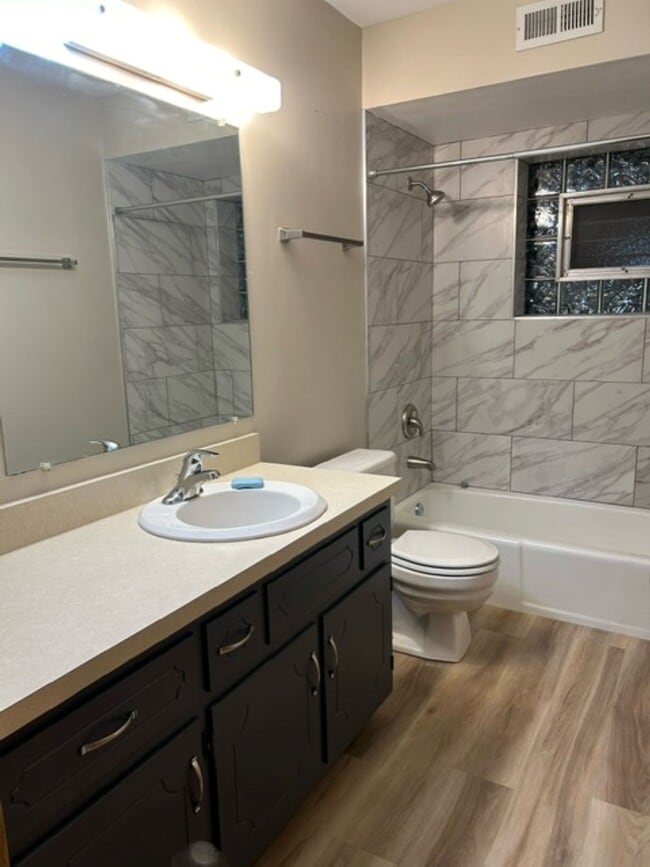 Photo - 16628 Crescent Ave Apartamentos