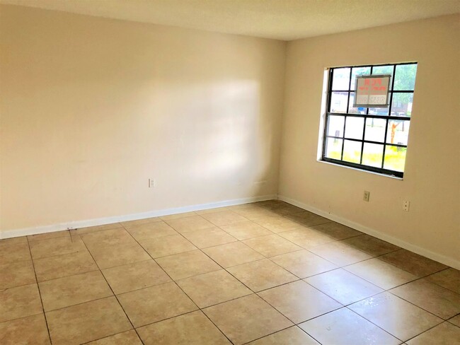 Photo - SPACIOUS 3BR/1.5BA Duplex! Convenient Loca...