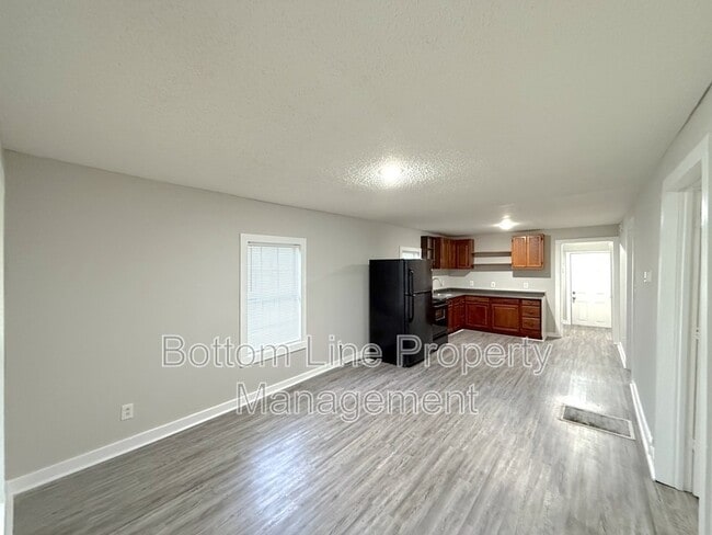Photo - 917 N Oakland St