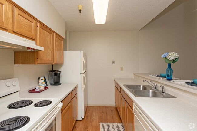 1BR, 1BA - 570 - 1,210SF