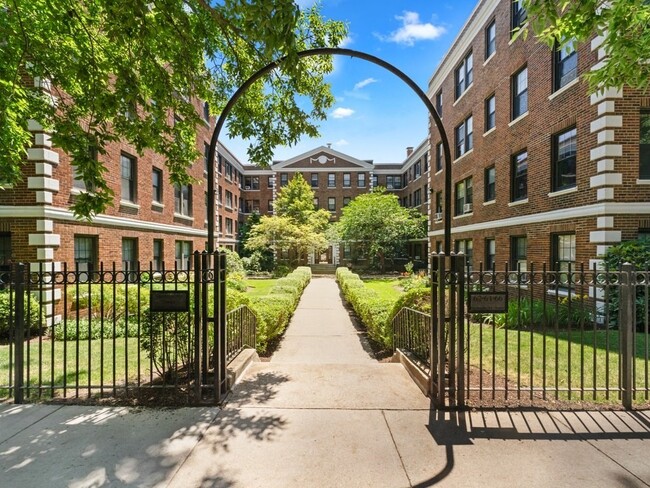 Building Photo - 62 Queensberry St Unit 404 Rental