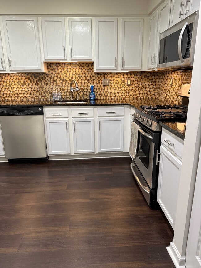 Building Photo - 481 Stoneglen St