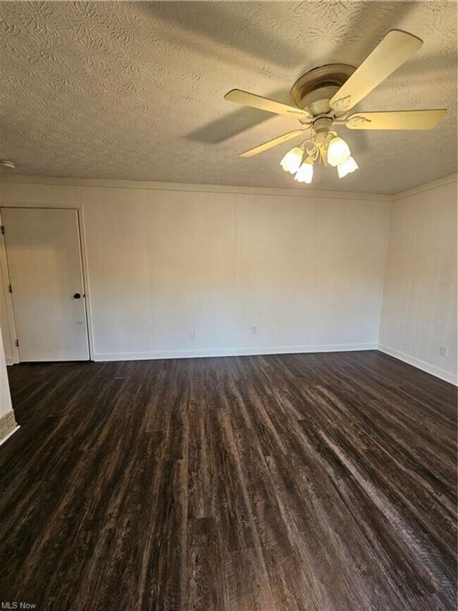 Photo - 2bd/1bth Duplex in Kent with detached garage