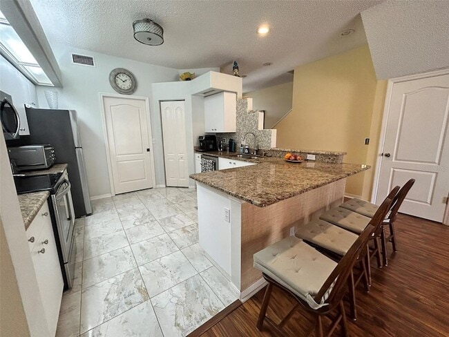 Photo - 245 Hemingway Dr