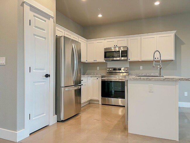 Photo - Pet Friendly 2 bed/ 2 bath unit at Soldier Ridge! Unidad # 106