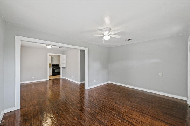 Photo - 4125 Dockrell St