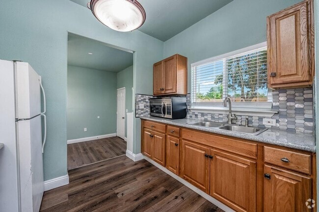 Building Photo - CUSD Home, 3BR/1BA, Modern Updates - Built...