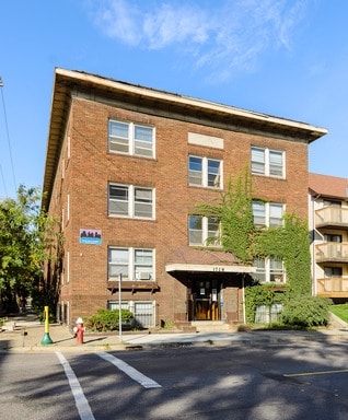 21  -  1728 Third