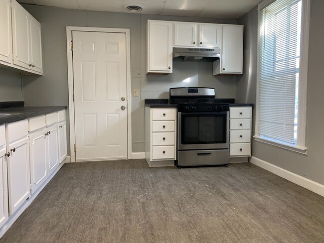 Building Photo - 685 Magnolia Ave E Unit #1
