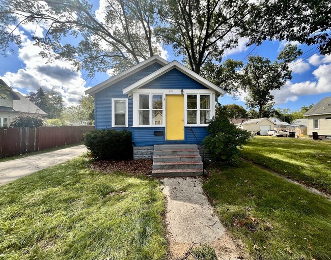 Building Photo - 917 Amity Ave