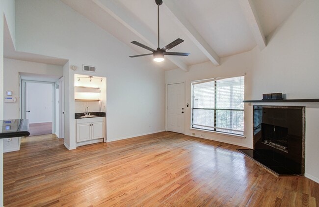 Building Photo - 5711 Sugar Hill Dr Unit 108 Rental
