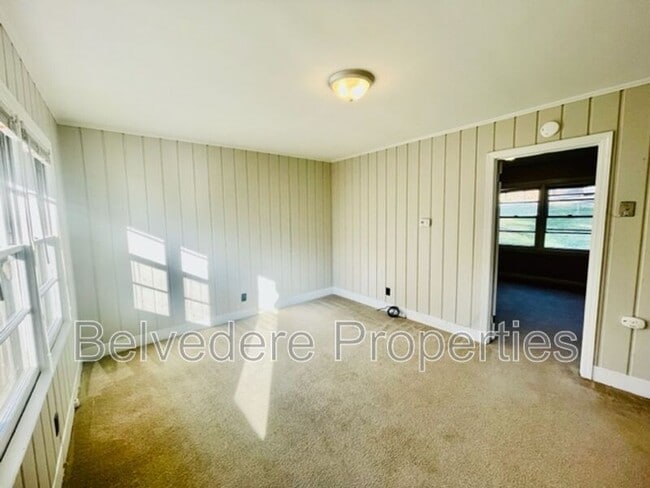 Photo - 215 McIver St