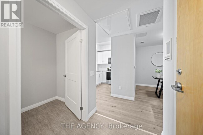 Photo - 60 Charles St W Unit 2712