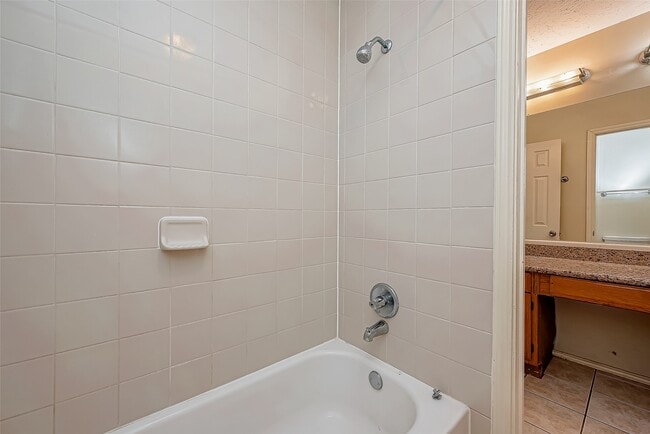 Building Photo - 1490 Hunters Park Dr