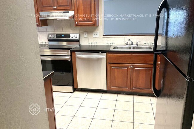 Photo - 312 48th St W