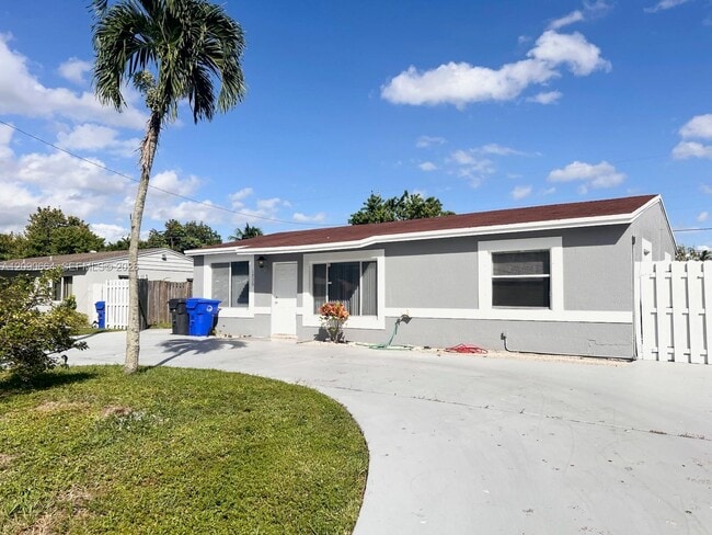 Building Photo - 1730 SW 64th Terrace
