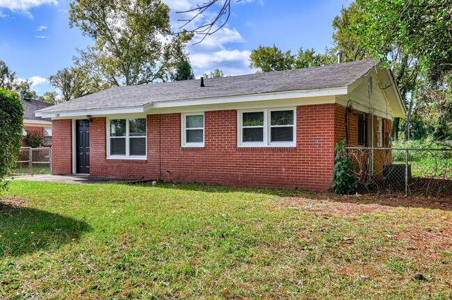 Photo - 128 E Hall St