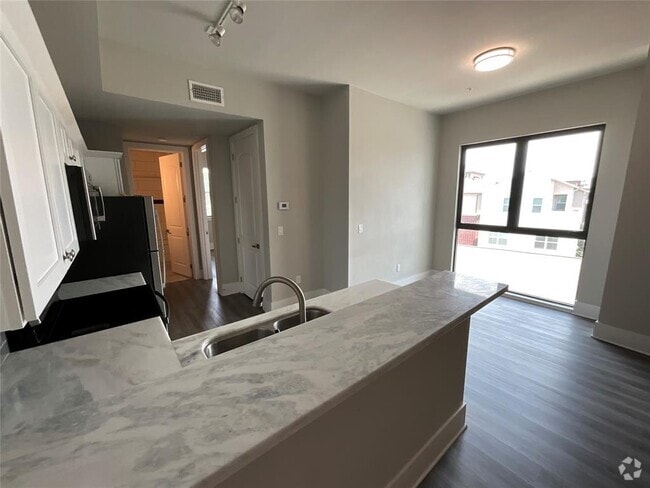 Building Photo - 2727 Houston Ave Unit 311 Rental