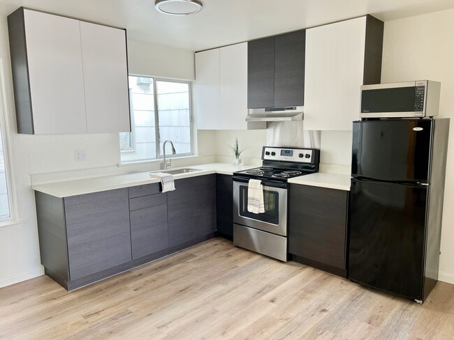 Building Photo - 1314 43rd Ave Unit 2