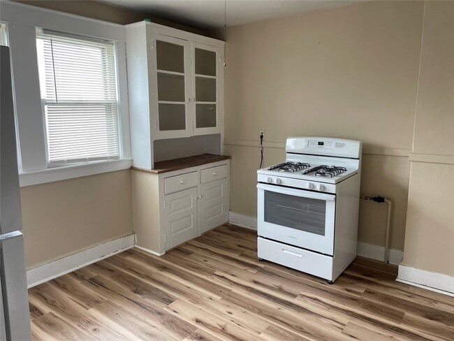 Photo - 14 Merrill St Unidad 2nd