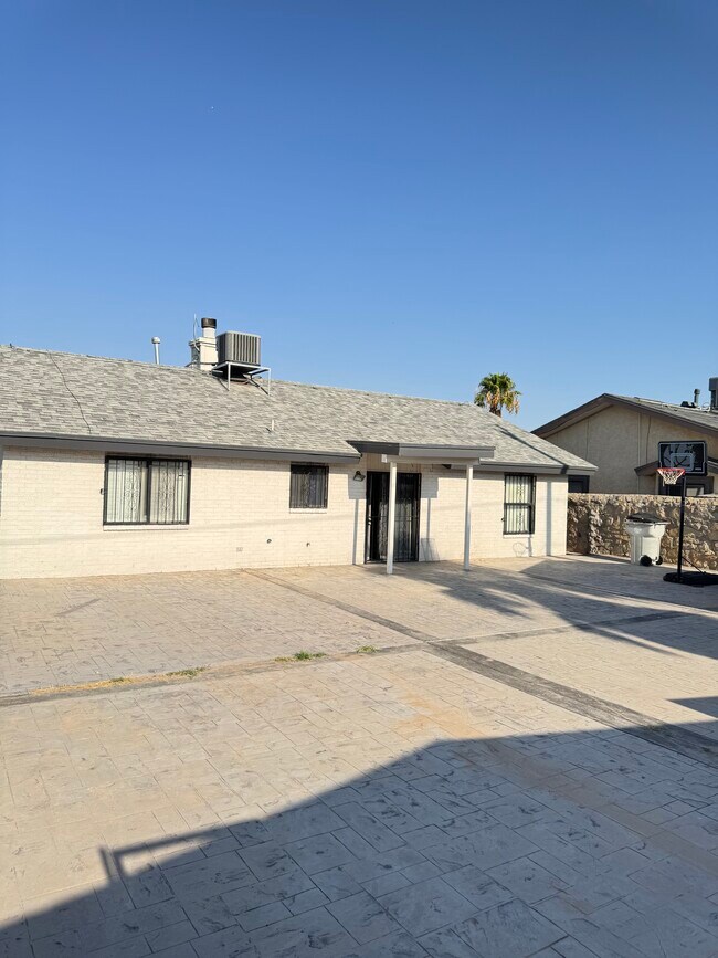 Photo - 1789 Dean Jones St