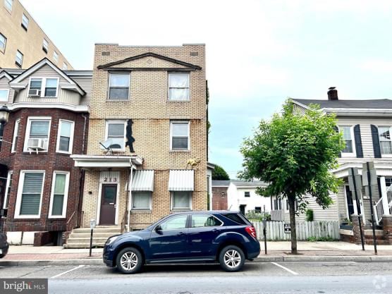 Building Photo - 213 E Broad St Rental