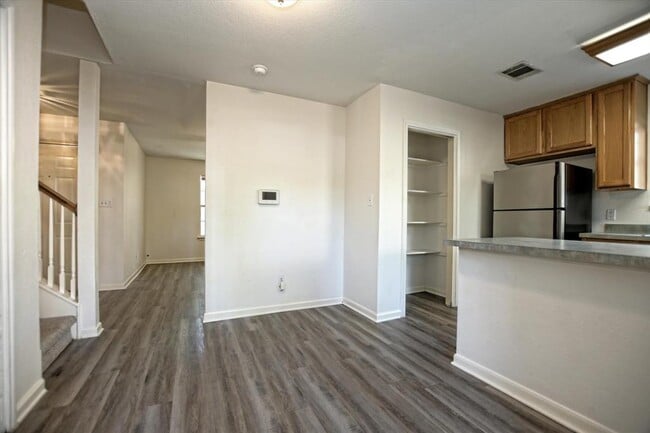 Photo - 101 S Mockingbird Cir