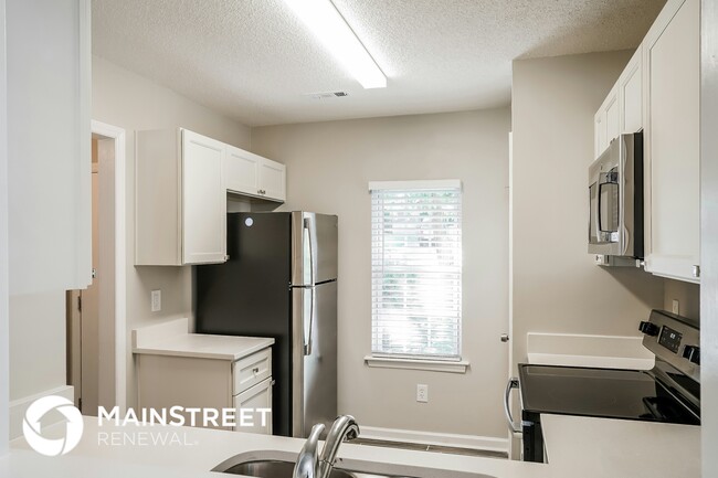 Photo - 1915 Collier Rd