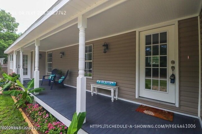 Photo - 912 Maple St