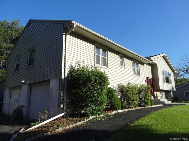 Photo - 23 Pasture Ln