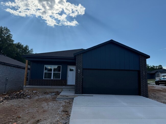 Building Photo - 4940 W Minota St Rental