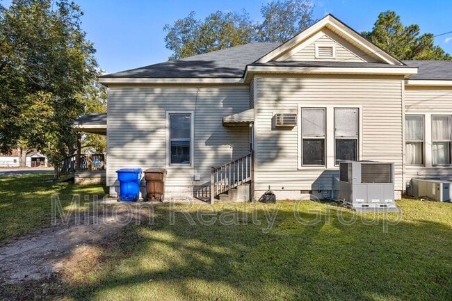 Photo - 51 W Washington St