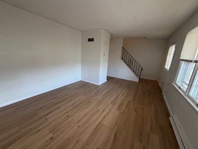 Photo - 325 Griffith Dr