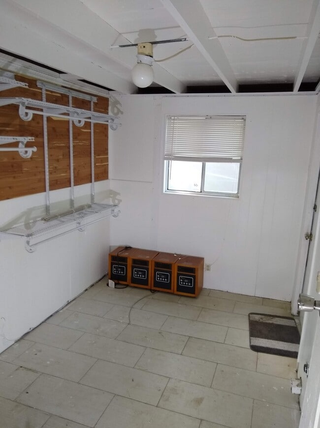 Building Photo - 117 Lucy Ln