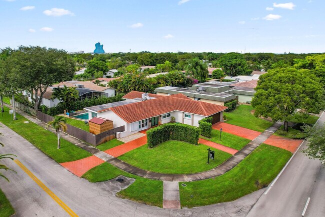 Photo - 3500 N 46th Ave