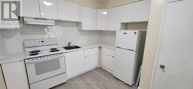 Photo - 2839 Bathurst St