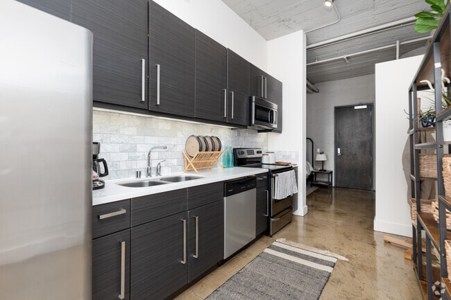 1BD, 1BA - 695SF - Kitchen - Garment Lofts